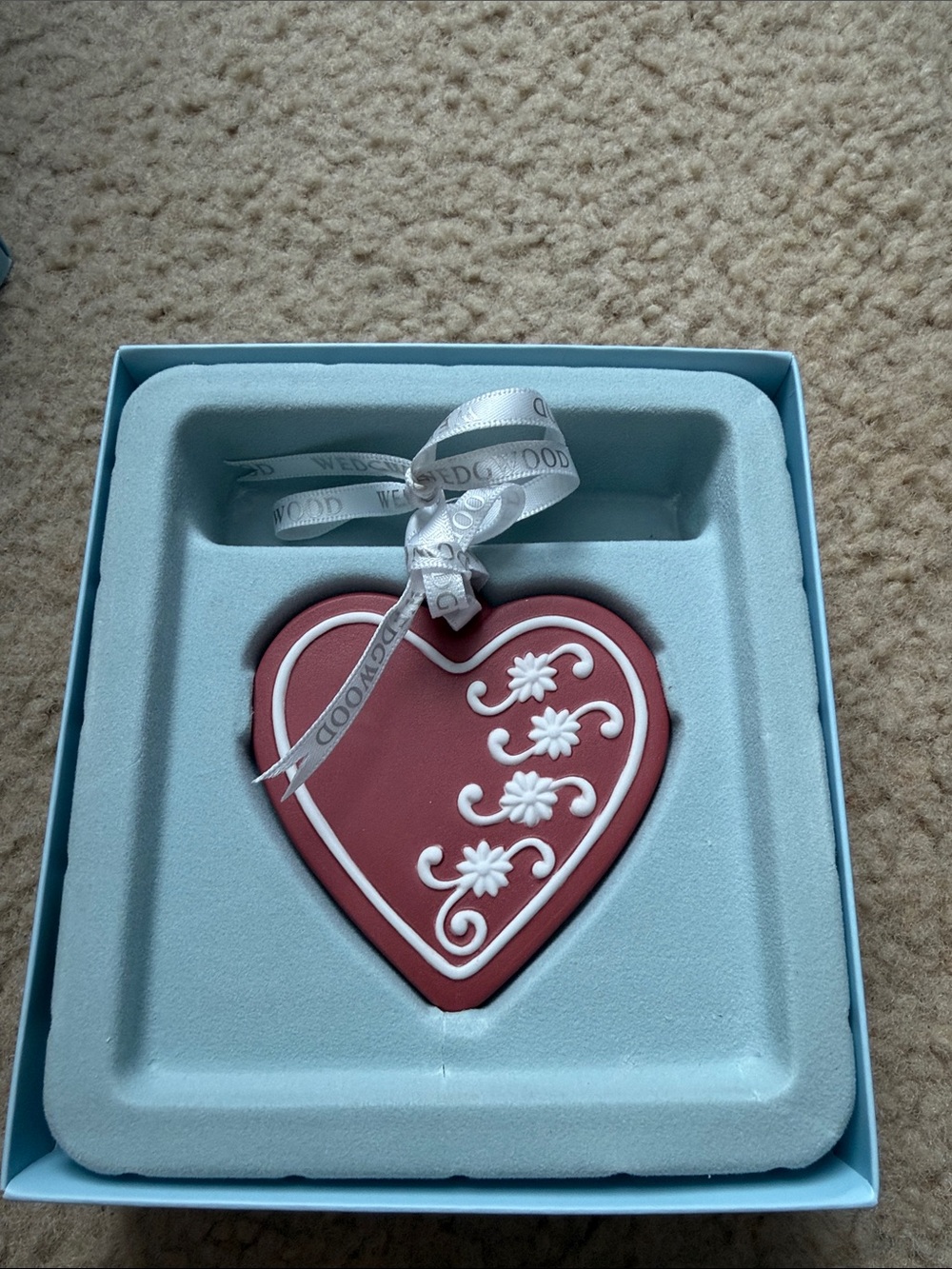 WEDGWOOD Jasperware Limited Edition RED LICITER COOKIE HEART 2011 ORNAMENT New - Picture 3 of 4